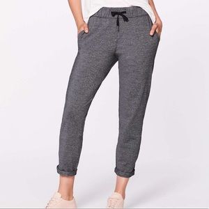 Lululemon On The Fly Pant *27" Heathered Black